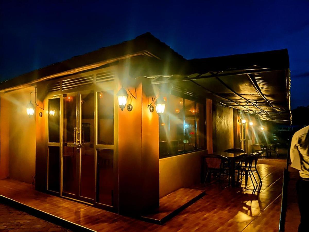 Peniel Beach Hotel เอนเทบเบ้ ภายนอก รูปภาพ