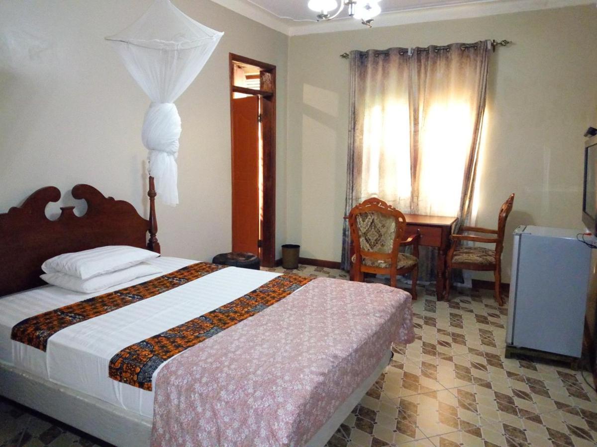 Peniel Beach Hotel เอนเทบเบ้ ภายนอก รูปภาพ