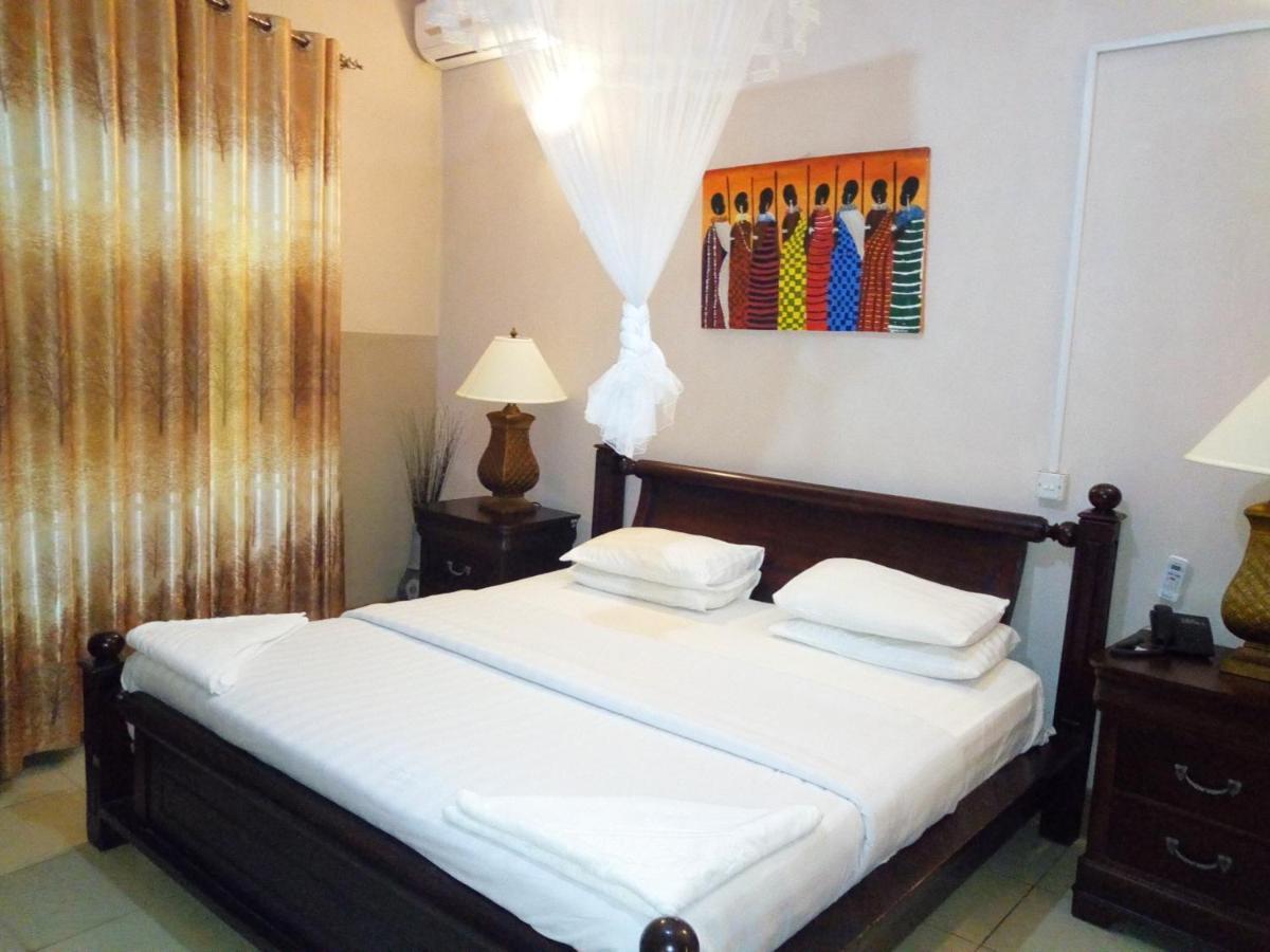 Peniel Beach Hotel เอนเทบเบ้ ภายนอก รูปภาพ