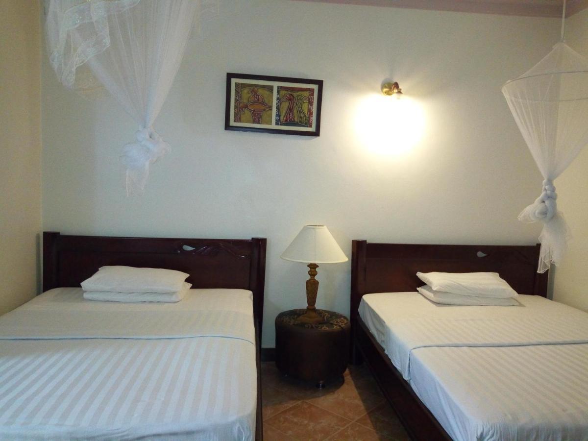 Peniel Beach Hotel เอนเทบเบ้ ภายนอก รูปภาพ